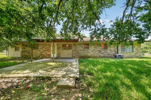 387 Avenue D, Point, TX 75472