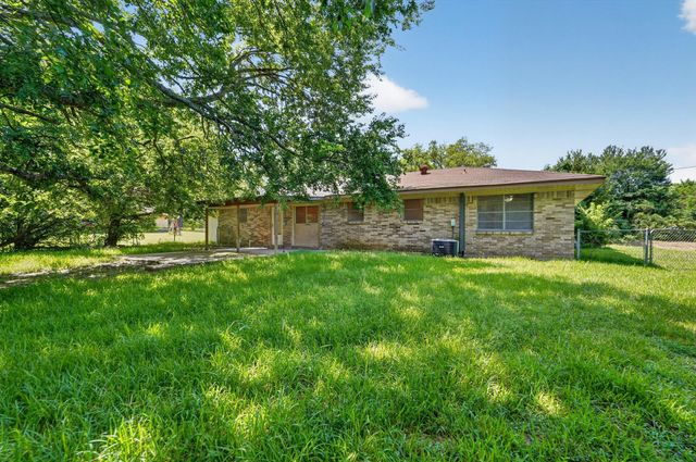 387 Avenue D, Point, TX 75472