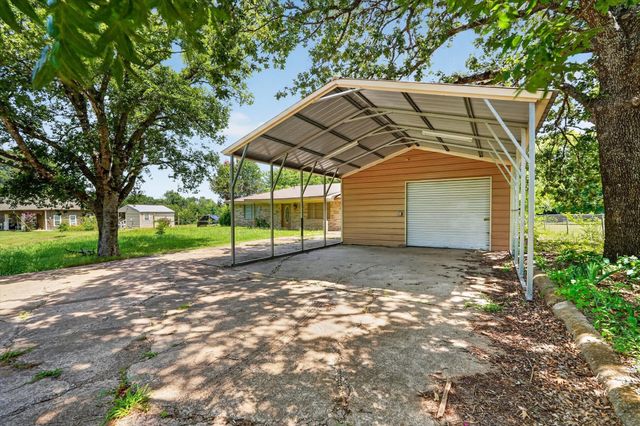 387 Avenue D, Point, TX 75472