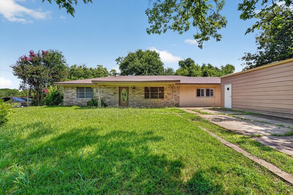 387 Avenue D, Point, TX 75472