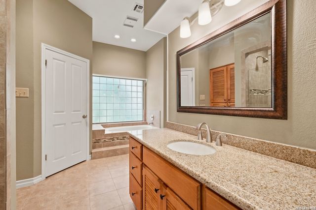 8607 BRAUN HILL DR, San Antonio, TX 78254