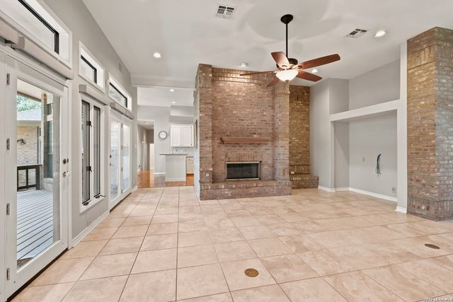 8607 BRAUN HILL DR, San Antonio, TX 78254