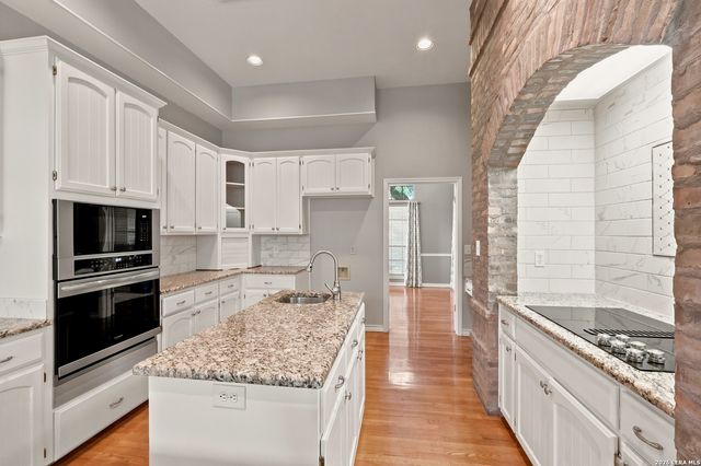 8607 BRAUN HILL DR, San Antonio, TX 78254