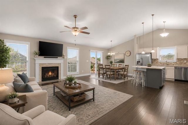 2347 Fire Crest Court, Washington, MO 63090