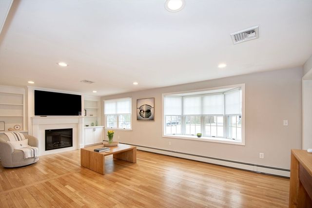 4 Kendall Village 4, Cohasset, MA 02025