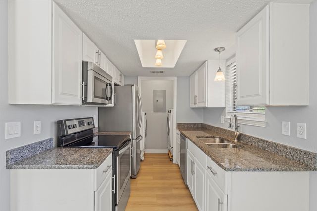 2101 Park Willow Lane A, Arlington, TX 76011