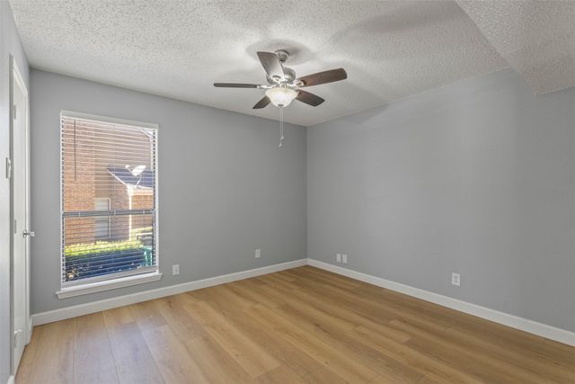 2101 Park Willow Lane A, Arlington, TX 76011