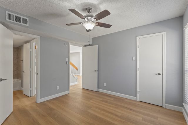 2101 Park Willow Lane A, Arlington, TX 76011