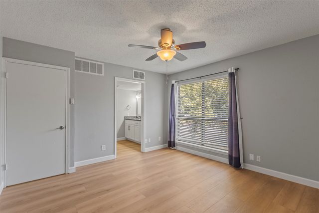 2101 Park Willow Lane A, Arlington, TX 76011