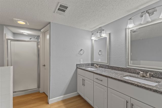 2101 Park Willow Lane A, Arlington, TX 76011