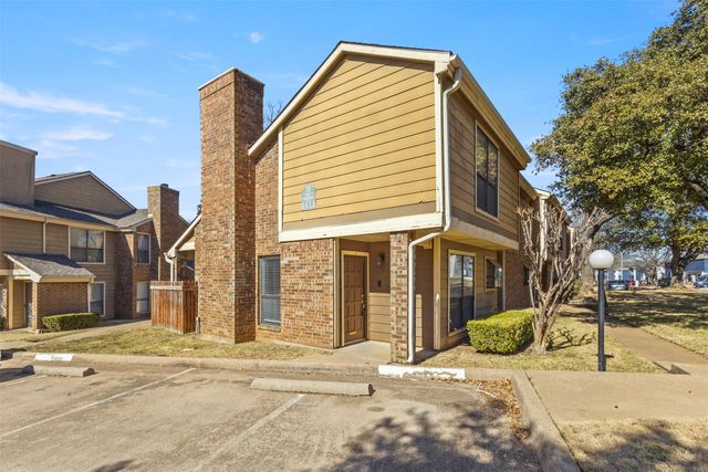 2101 Park Willow Lane A, Arlington, TX 76011