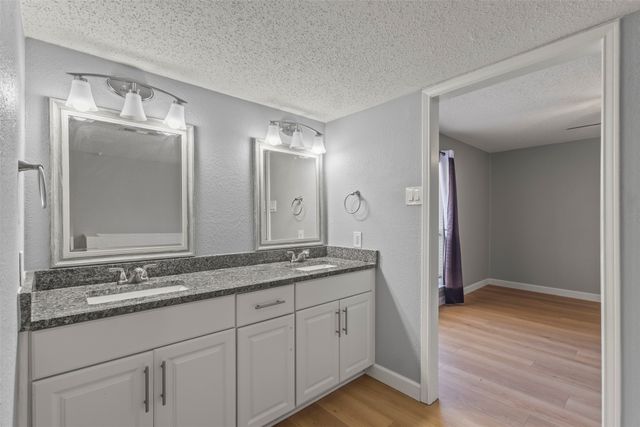 2101 Park Willow Lane A, Arlington, TX 76011