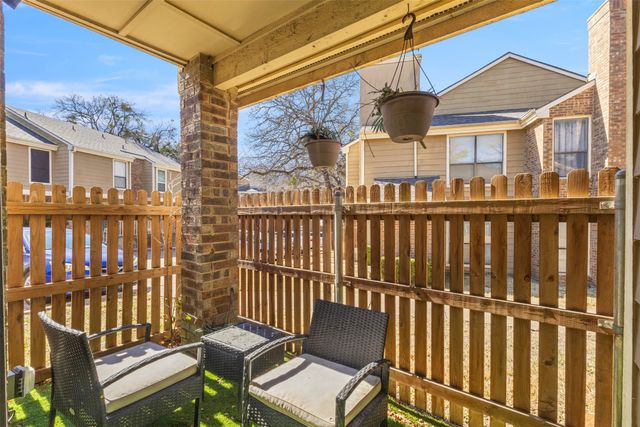 2101 Park Willow Lane A, Arlington, TX 76011