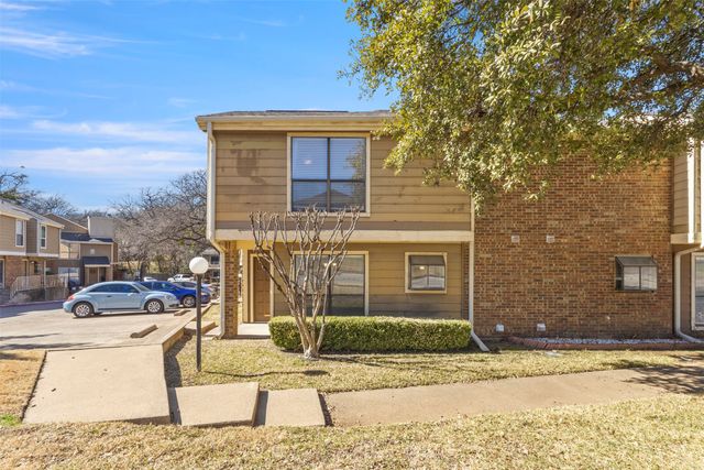 2101 Park Willow Lane A, Arlington, TX 76011
