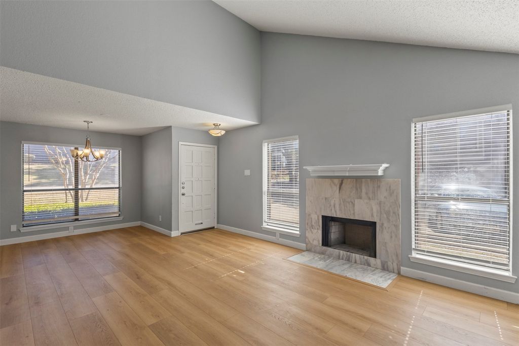 2101 Park Willow Lane A, Arlington, TX 76011