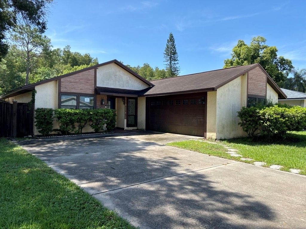 Image 1 of property listing at 4604 RIDGE POINT, Tampa, FL 33624