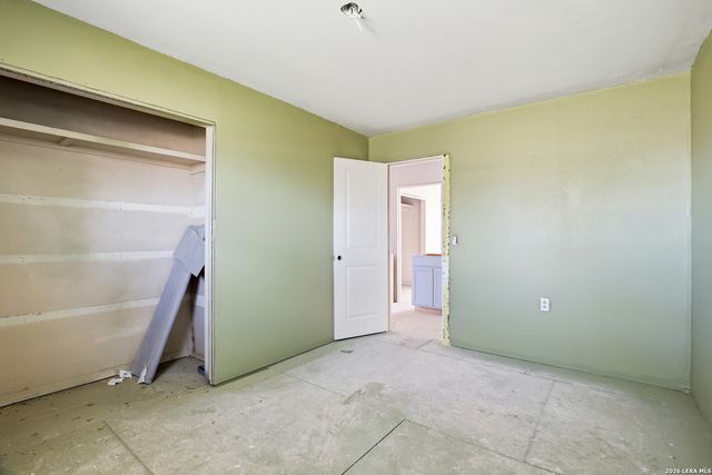 11515 Ford, Adkins, TX 78101