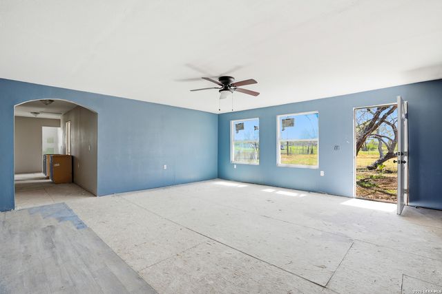 11515 Ford, Adkins, TX 78101