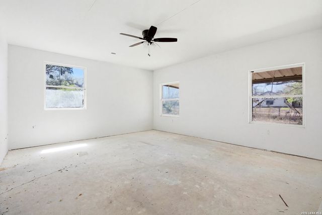 11515 Ford, Adkins, TX 78101