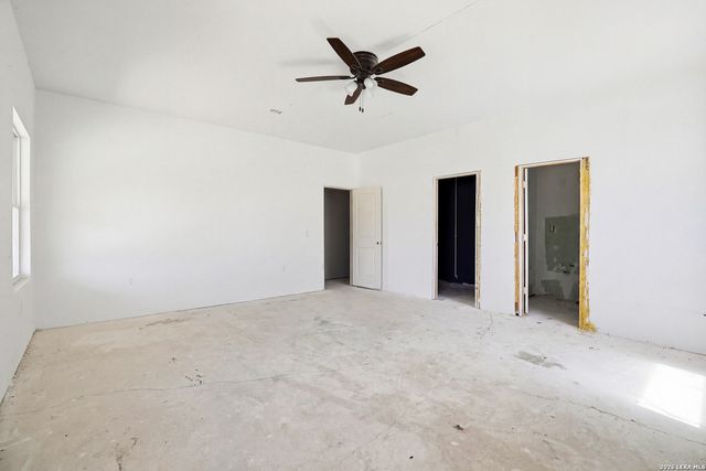 11515 Ford, Adkins, TX 78101