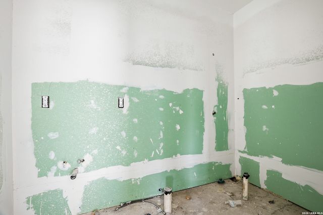 11515 Ford, Adkins, TX 78101