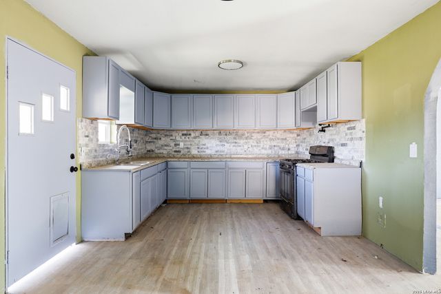 11515 Ford, Adkins, TX 78101