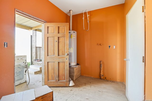 11515 Ford, Adkins, TX 78101