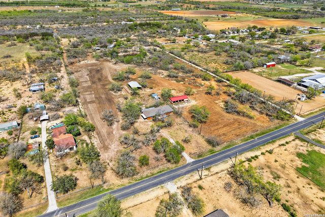 11515 Ford, Adkins, TX 78101