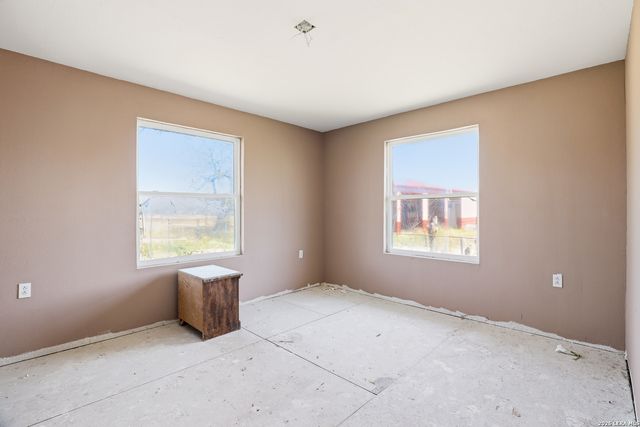 11515 Ford, Adkins, TX 78101