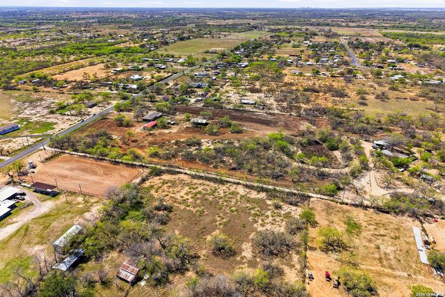 11515 Ford, Adkins, TX 78101