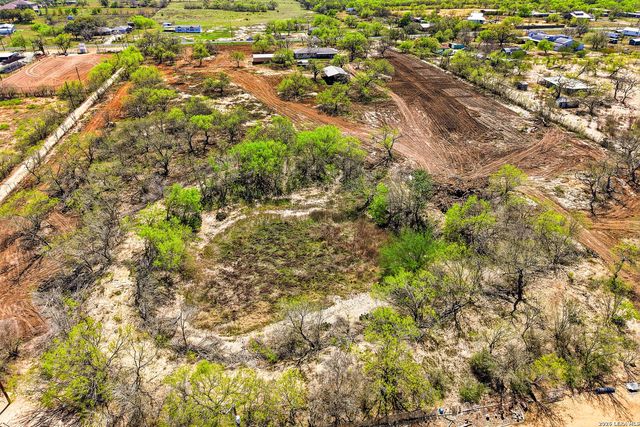 11515 Ford, Adkins, TX 78101