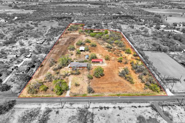 11515 Ford, Adkins, TX 78101