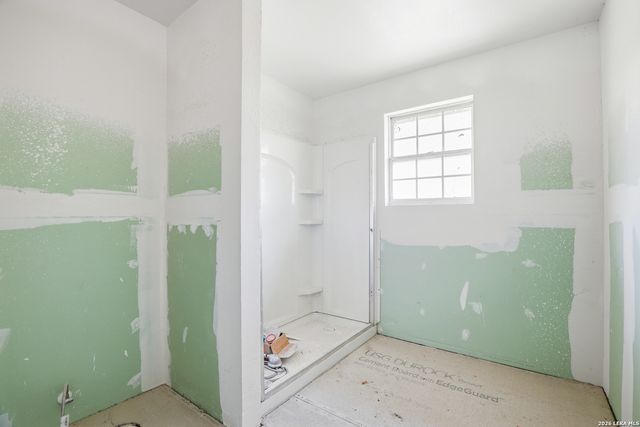 11515 Ford, Adkins, TX 78101