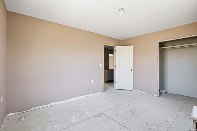 11515 Ford, Adkins, TX 78101