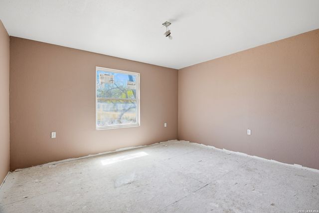 11515 Ford, Adkins, TX 78101