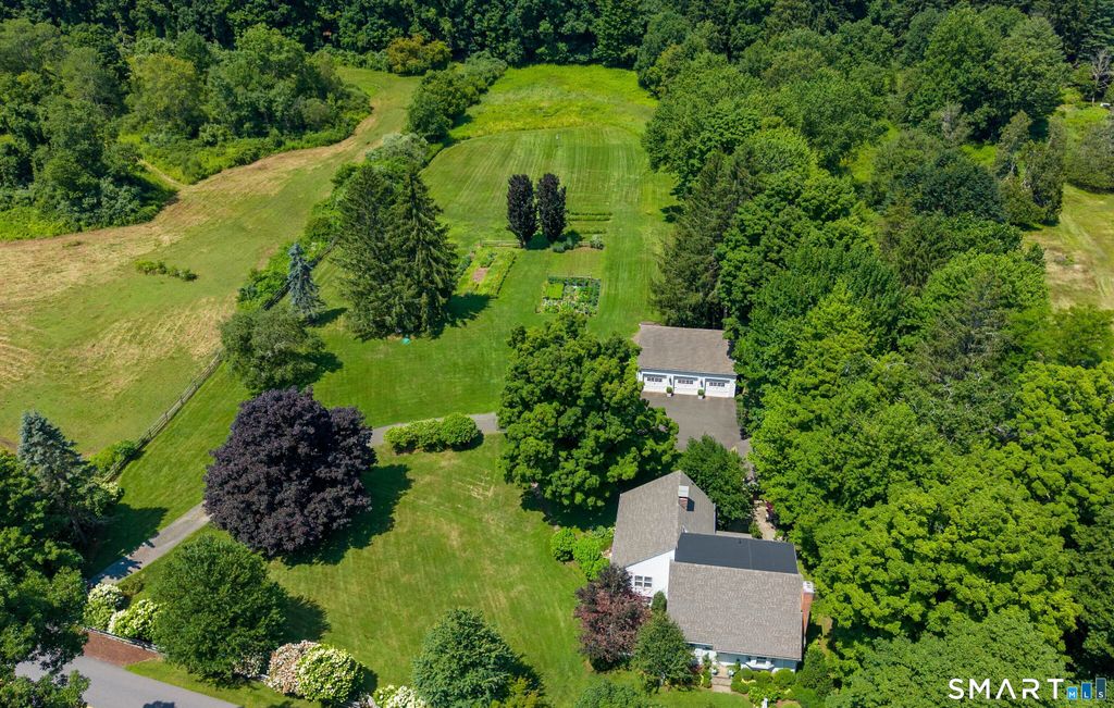 385 Middle Road Turnpike, Woodbury, CT 06798