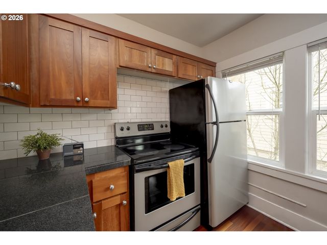 4763 N LOMBARD St 7, Portland, OR 97203