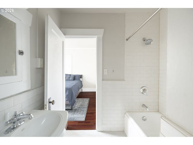 4763 N LOMBARD St 7, Portland, OR 97203