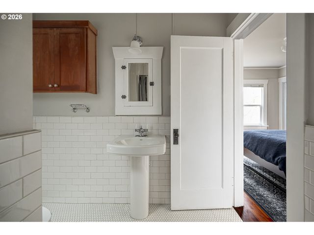 4763 N LOMBARD St 7, Portland, OR 97203