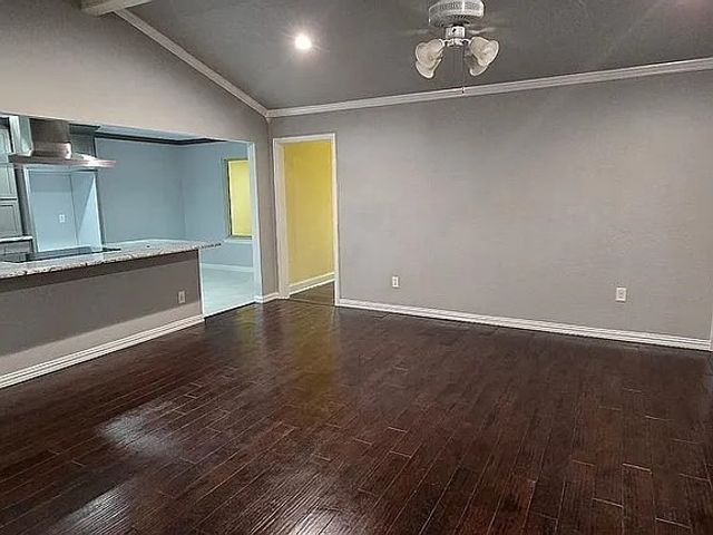 509 Royal Valley Road, Grand Prairie, TX 75052