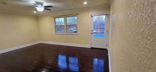 509 Royal Valley Road, Grand Prairie, TX 75052