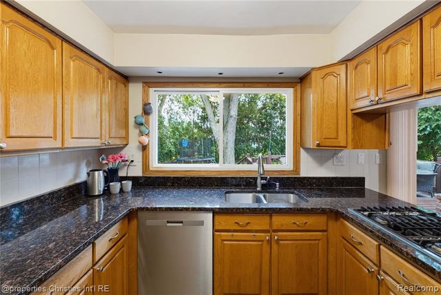 1981 Condor Drive, Troy, MI 48084