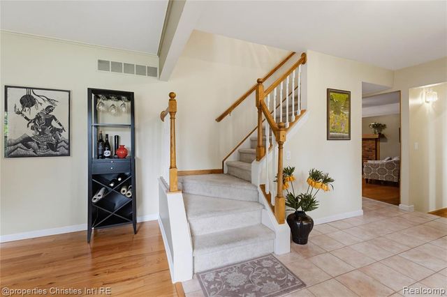 1981 Condor Drive, Troy, MI 48084