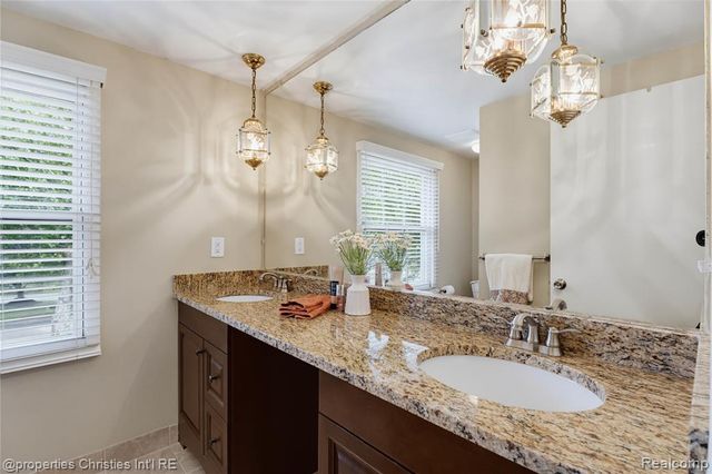 1981 Condor Drive, Troy, MI 48084