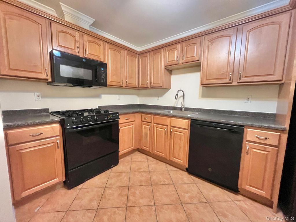 153 Montgomery Avenue B, Scarsdale, NY 10583 — photo 2