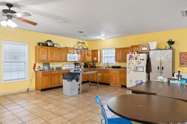 659 W Shelby Street, Junction City, KY 40440