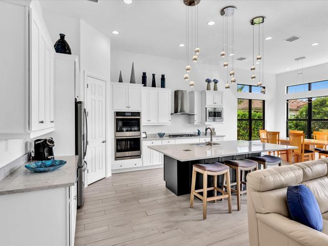 8928 E Bastille Cir Circle, Parkland, FL 33076