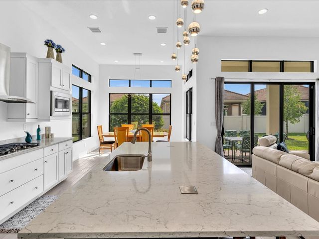 8928 E Bastille Cir Circle, Parkland, FL 33076