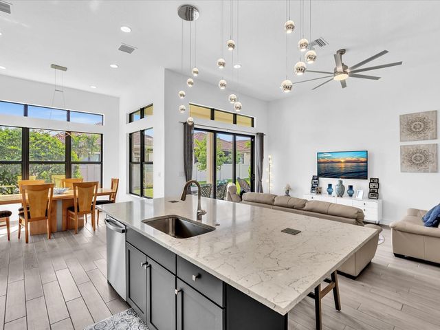 8928 E Bastille Cir Circle, Parkland, FL 33076