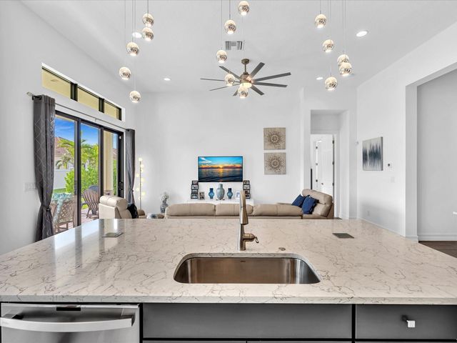 8928 E Bastille Cir Circle, Parkland, FL 33076